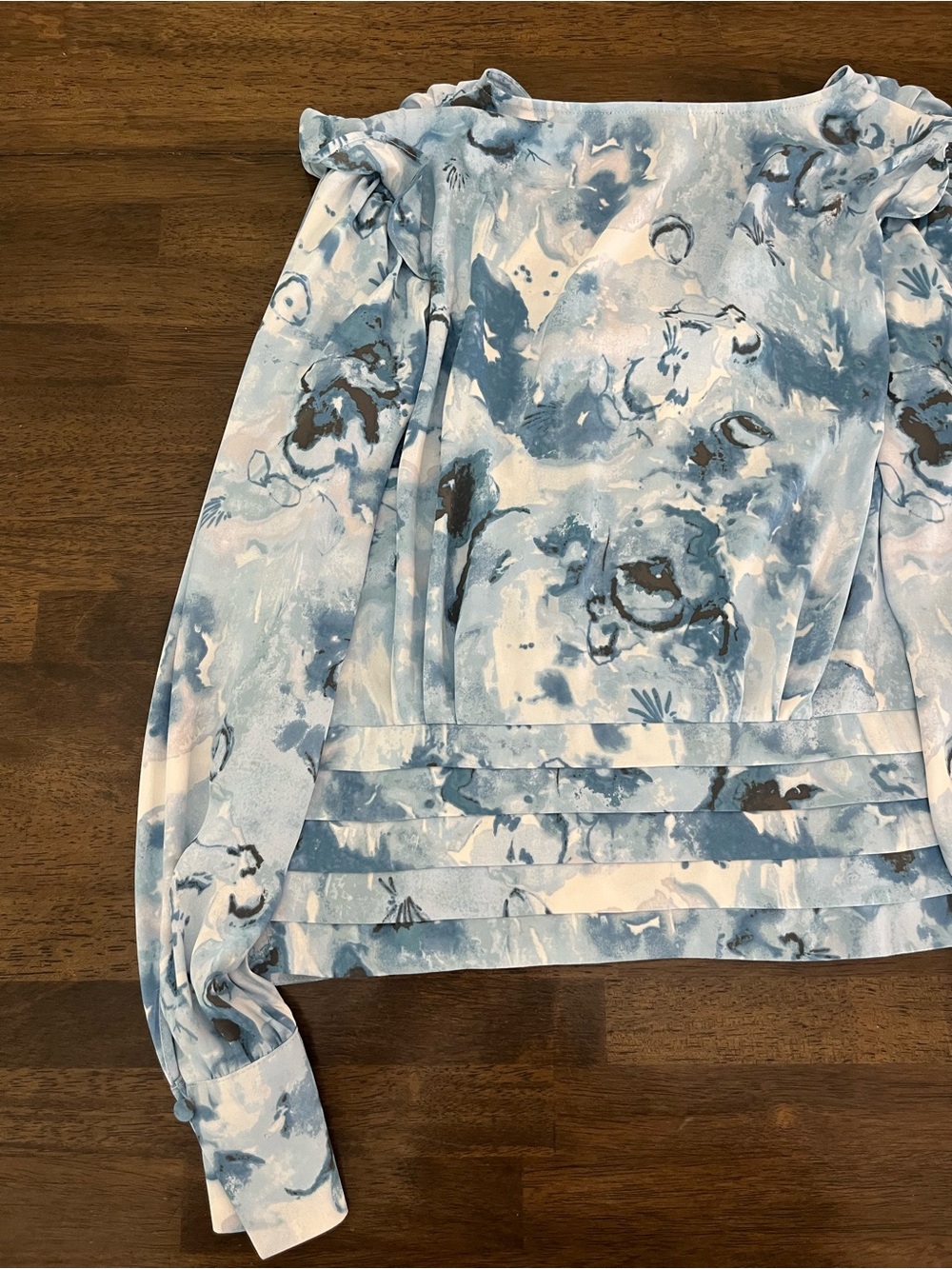 White House Black Market Blue and White Floral V-Neck Long-Sleeve Blouse Sz 8 - Picture 10 of 13